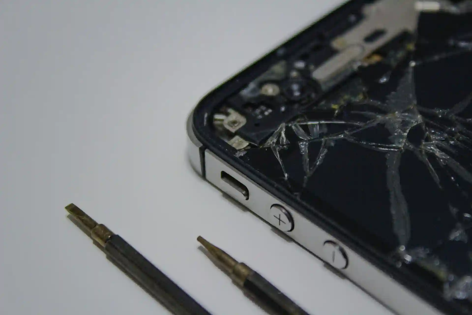Campus Phone Repair - Brokend Display