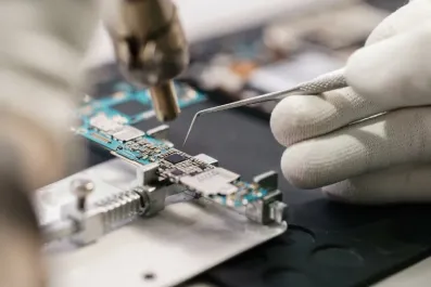 Why Hire A Cell Phone Repair Service Provider